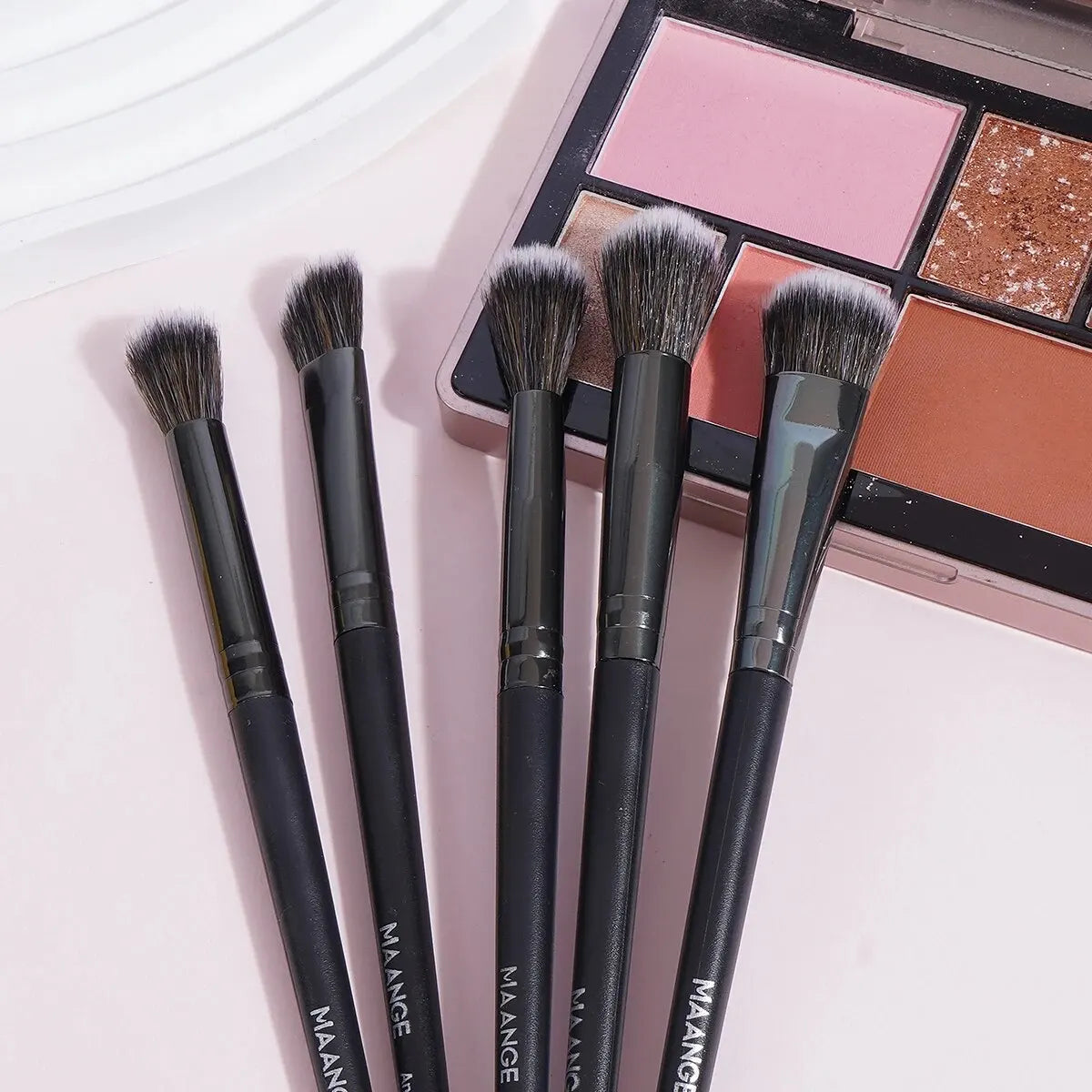 MAANGE 20Pcs Professional Makeup Brushes Set Foundation Concealer Eyeshadow Blush Brush Blending Beauty Tools with Portable Box