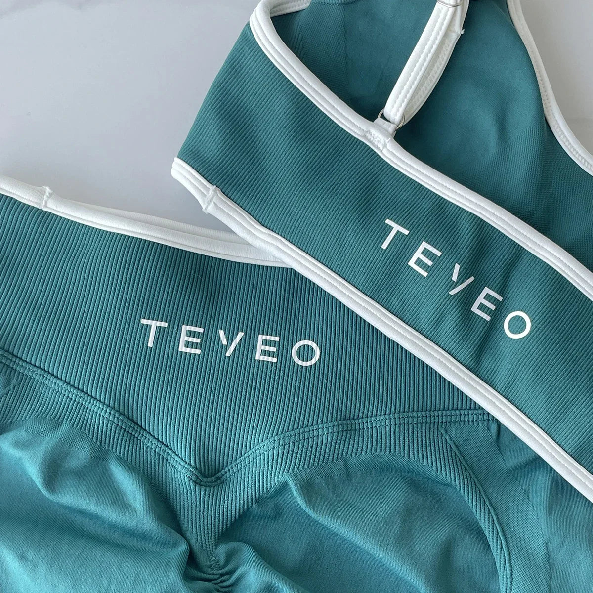 TEVEO 2 Pieces Gym Set Woman leggings Workout Clothes Bra set Seamless Scrunch legging Yoga Set
