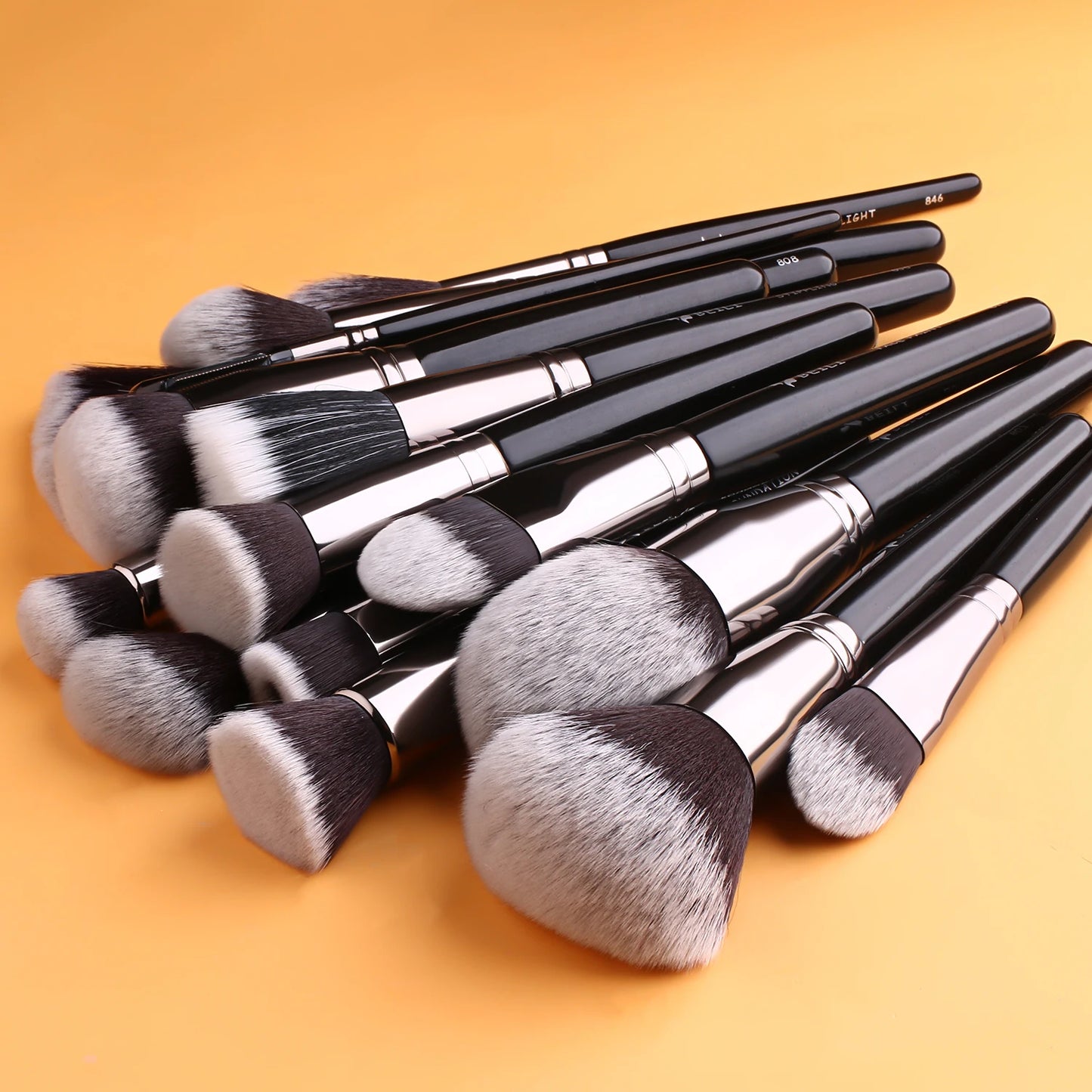 BEILI Professional Premium Makeup Brushes 12/15/22/30/35pcs Foundation Loose Powder Eye Blending Makeup Brush Set Low Price