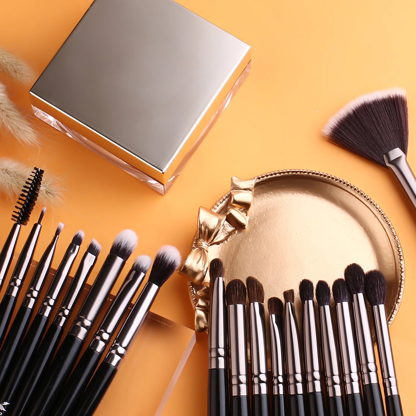 BEILI Professional Premium Makeup Brushes 12/15/22/30/35pcs Foundation Loose Powder Eye Blending Makeup Brush Set Low Price