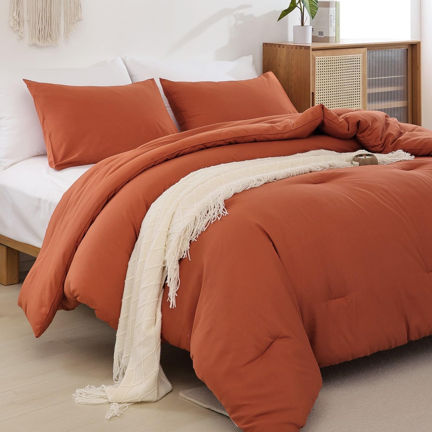 ROSGONIA Queen Comforter Set Burnt Orange, 3pcs (1 Boho Terracotta Comforter & 2 Pillowcases), Lightweight Fall Bedding Rust Blanket All Season Quilt