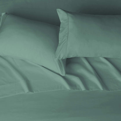 Lightweight Super Soft, Breathable Easy Care Microfiber 4-Piece Bed Sheet Set with 14-Inch Deep Pockets, Queen, Emerald Green, Solid