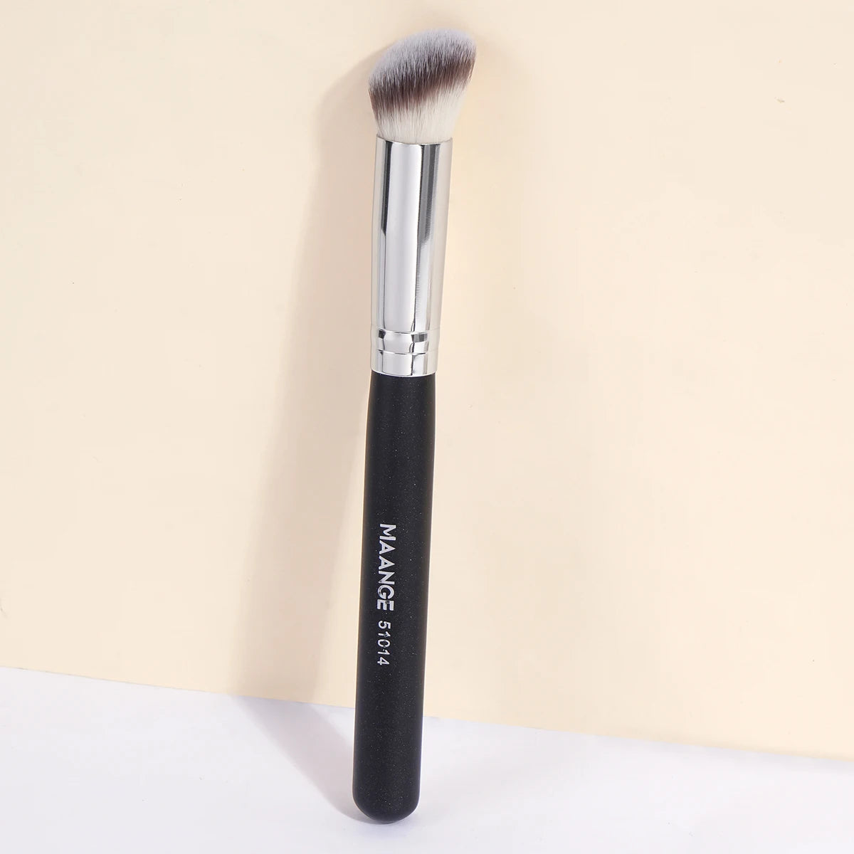 MAANGE Angled Concealer Makeup Brush Under Eye Makeup Small Foundation Precision Face Blending Brush Soft Bristles Makeup Tools