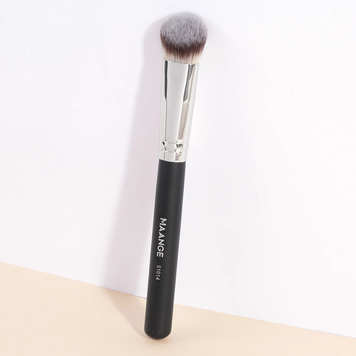 MAANGE Angled Concealer Makeup Brush Under Eye Makeup Small Foundation Precision Face Blending Brush Soft Bristles Makeup Tools